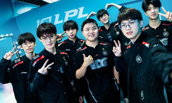 从更衣室角 从更衣室角